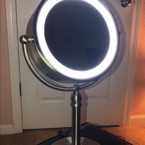 Vanity light